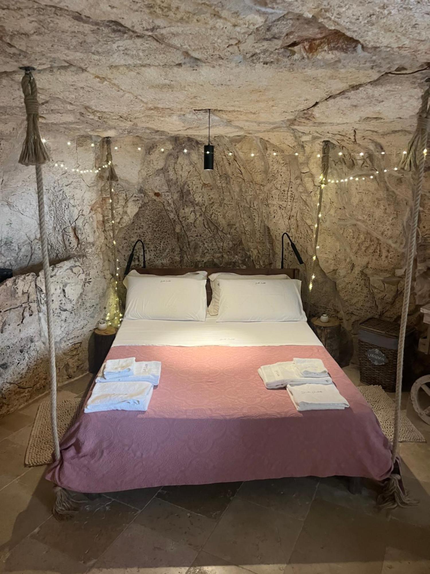Bed and Breakfast Grotta Carlotta Ostuni Zewnętrze zdjęcie